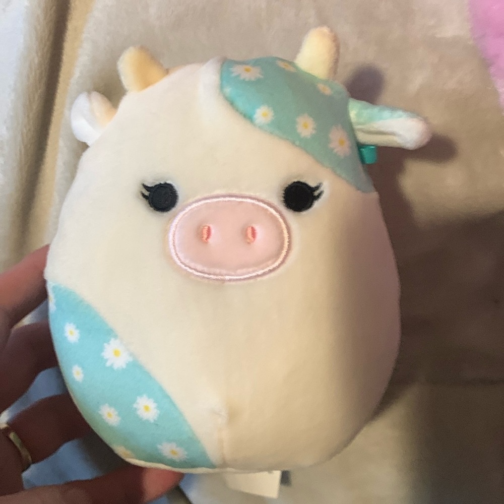 Belana flower Easter cow squishmallow NWT